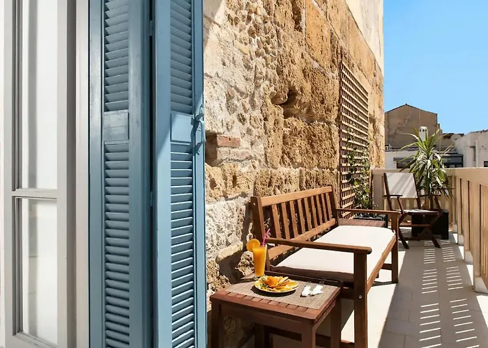 Vista Del Puerto * La Canea